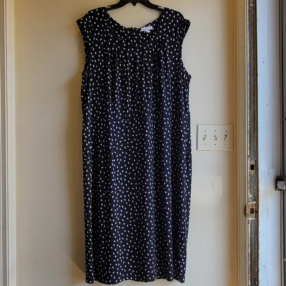 Sleeveless dress